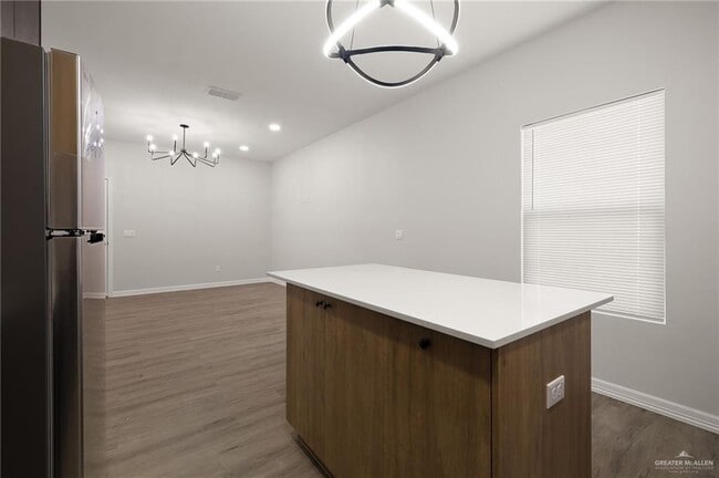 Building Photo - 18 Larkspur Ave