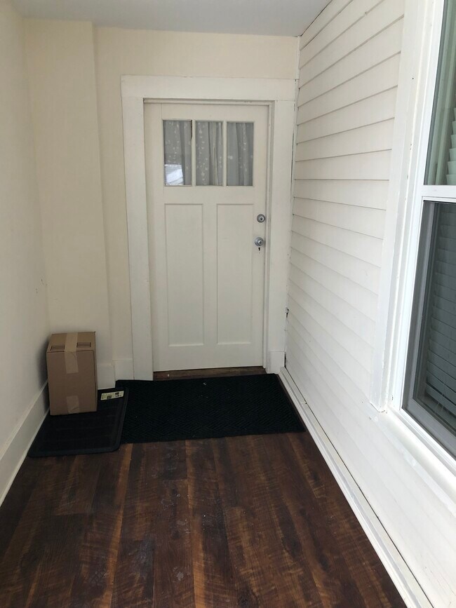 Porch/mudroom - 317 Laurel Street West