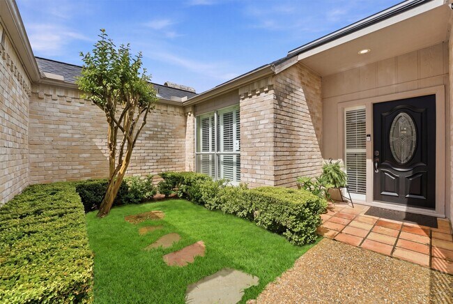 Building Photo - 2513 Country Club Blvd