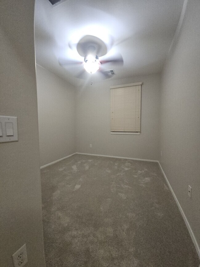 Building Photo - MOVE-IN READY HOME IN COOLEY STATION!