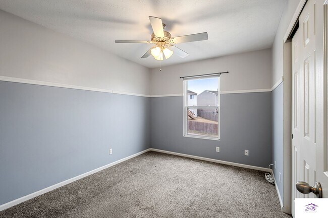 Building Photo - AVAILABLE NOW!