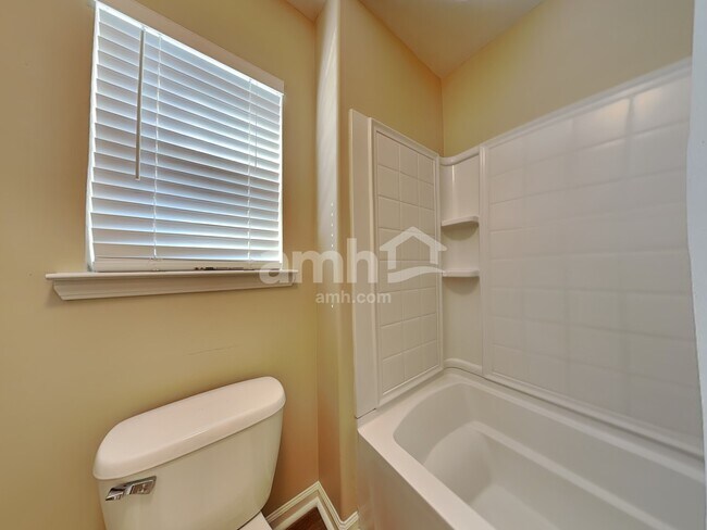 Building Photo - 25 Concordia Ct