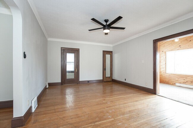 Building Photo - 14718 Bayes Ave