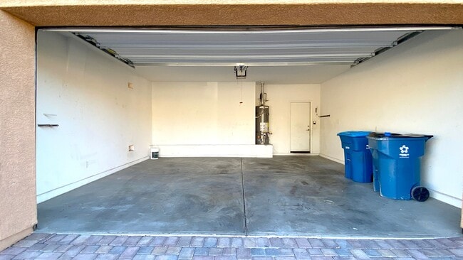 Building Photo - Great single story home 4 beds 3 baths in ...