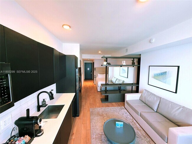 Building Photo - 398 NE 5th St