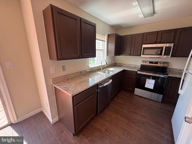 Building Photo - 6007 Rose Bay Dr