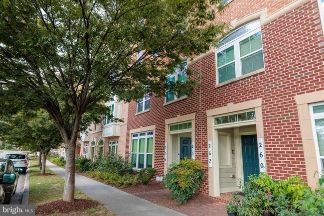 Primary Photo - 256 Urban Avenue