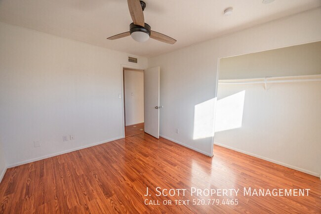 Building Photo - 1618 E Dunbar Dr