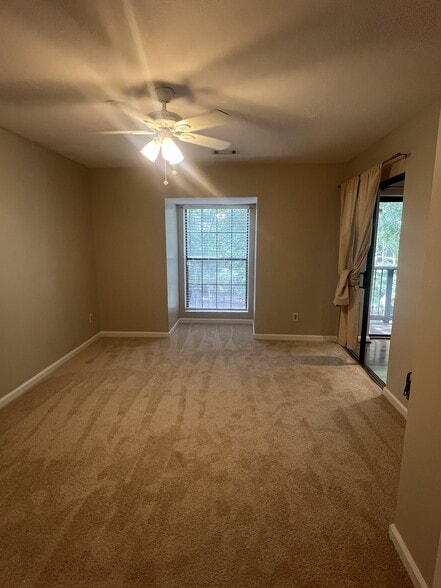 Building Photo - 2301 Pine Heights Dr NE