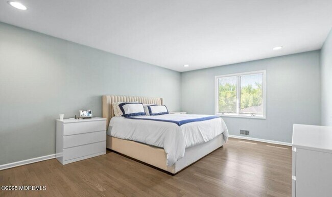 Building Photo - 16 Bridle Dr