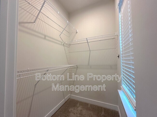 Building Photo - 460 Spearfield Ln
