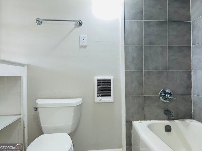 Building Photo - 613 N Greenwood St