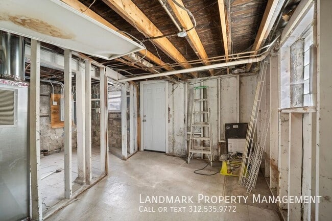 Building Photo - 806 S Taylor Ave