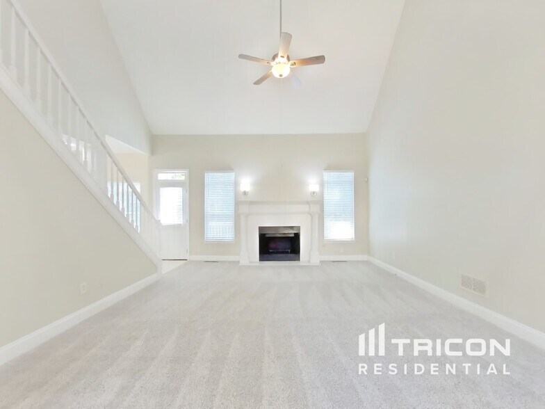 Building Photo - 9451 Woodlawn Dr