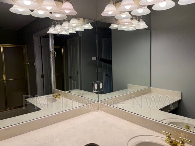 Building Photo - 88 E Cydnee St