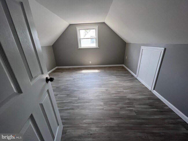 Building Photo - 27 Dunmore Ave