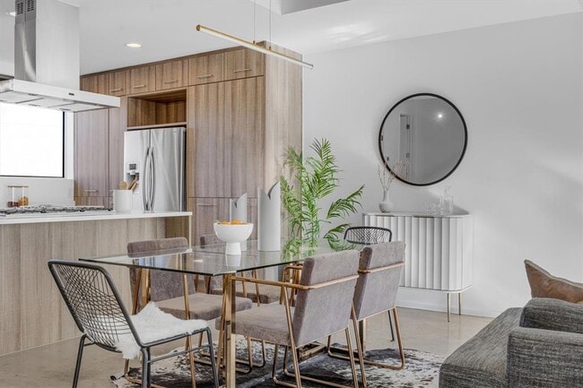 Building Photo - 2301 S 5th St