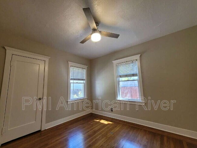 Building Photo - 2153 7th Ave