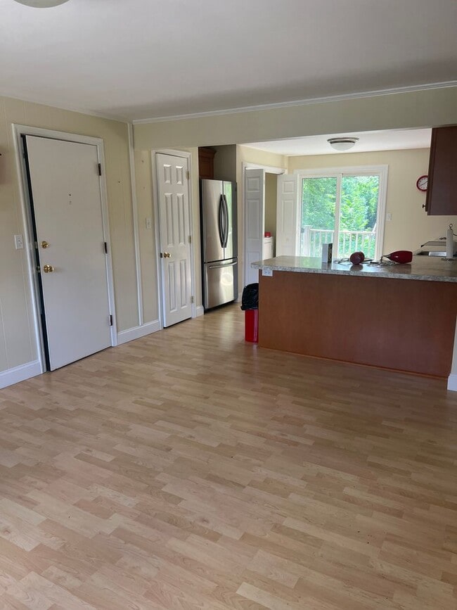Building Photo - 5 Philbrick Ln