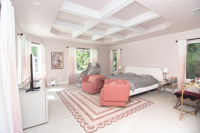 Building Photo - 8208 Twin Lake Dr