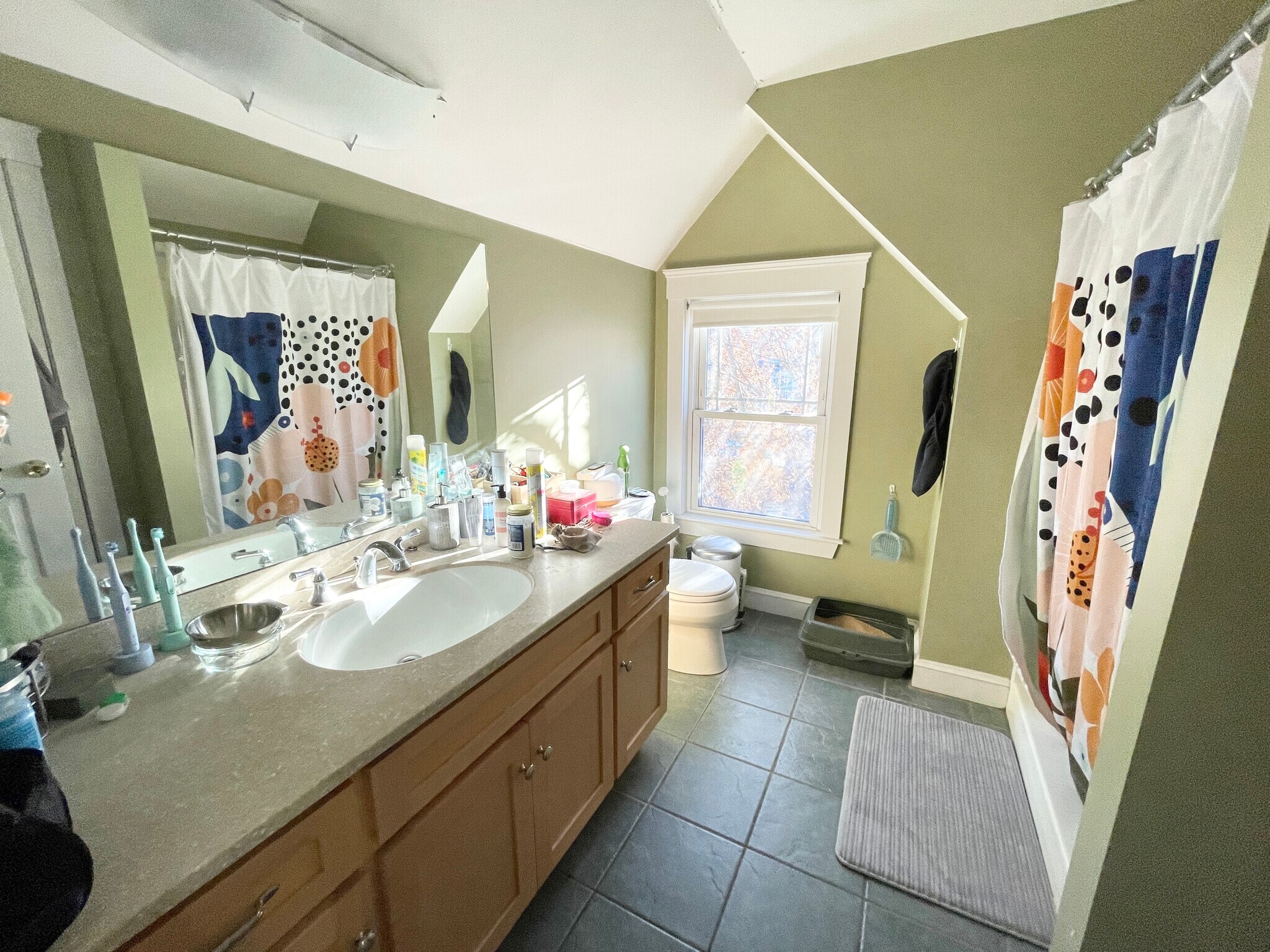 Building Photo - 23 Iroquois St