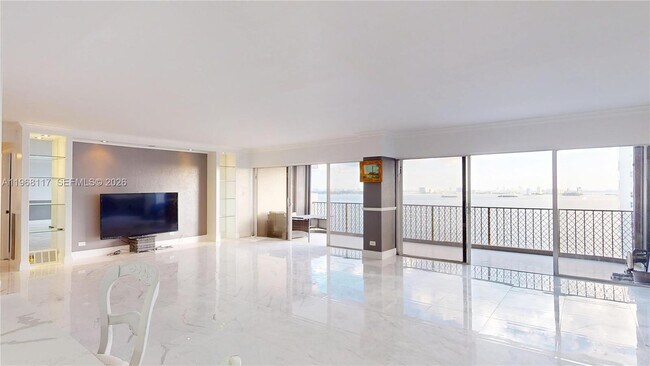 Building Photo - 1800 NE 114th St