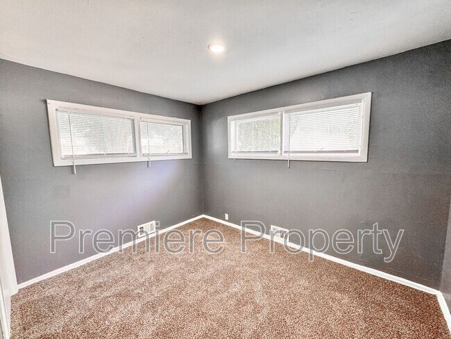 Building Photo - 7801 Ruskin Way