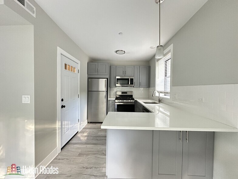 Building Photo - 1137 Oak Ave