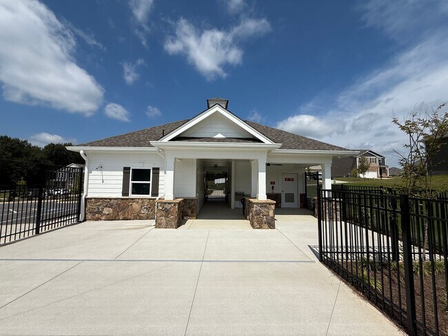 Building Photo - Modern 3-Bedroom Home in Community with Po...