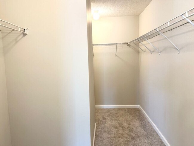 Building Photo - SPACIOUS 4 BEDROOM HOME IN PARK WEST - CHAPIN