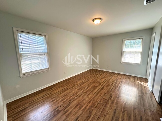 Building Photo - 110 Windsor Dr