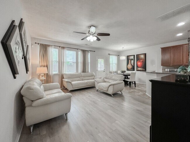 Building Photo - 3 Fairlee Ct