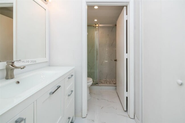 Building Photo - 1911 Madeira Dr