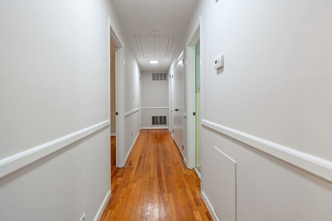 Building Photo - Chapel Hill Ranch Lakeshore community