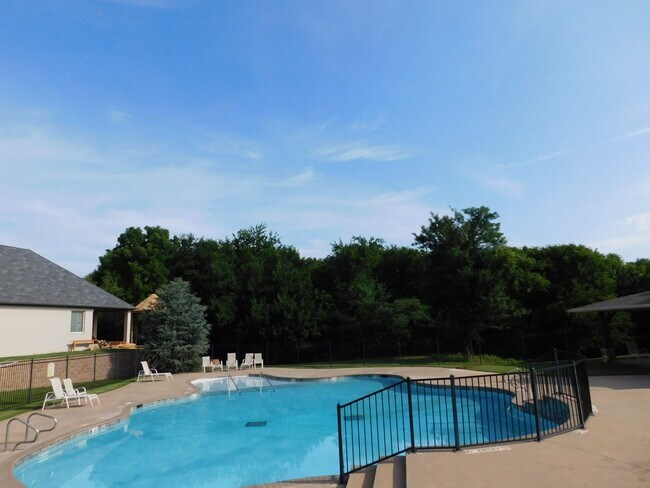 Building Photo - Stunning 5 Bedroom In Edmond With Bonus Room and Study