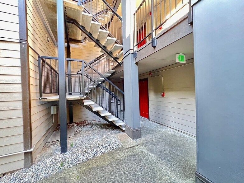 Building Photo - Bothell Landing Condo