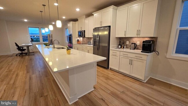 Building Photo - 44768 Tiverton Sq