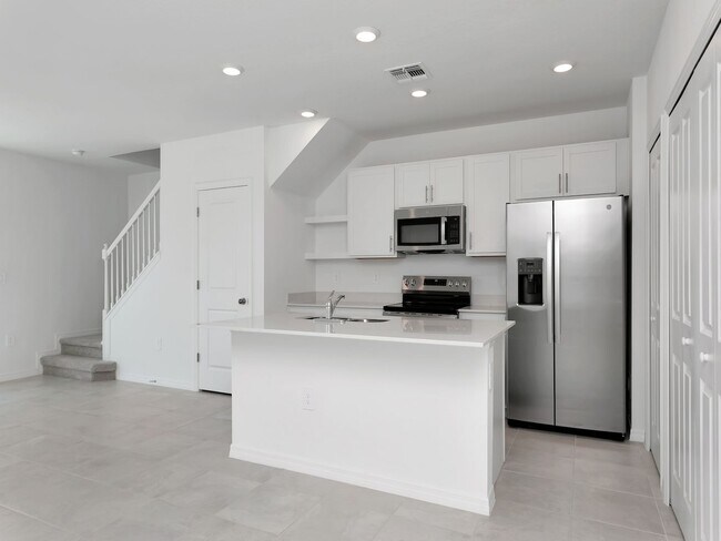 Building Photo - Brand-New 3BR/2.5BA Townhouse for Rent in Lakewood Ranch — $2,300/Month, Internet & Lawn Care Inc...