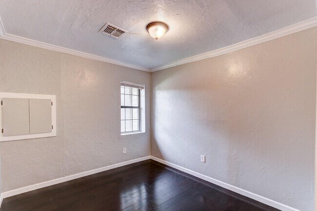 Building Photo - Modern Semi-Attached 3-Bedroom Home with Spacious Deck Near Penn Square Mall!