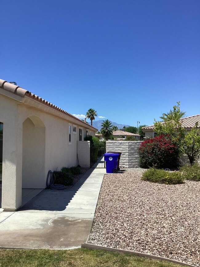 Building Photo - 41444 Via Arleta
