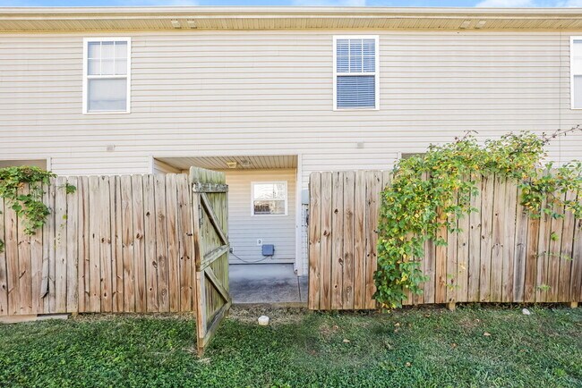Building Photo - 8051 Logan Dr