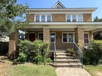 Building Photo - 735 NE 14th St