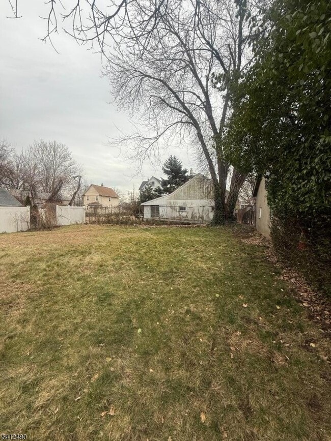 Building Photo - 712 Drake Ave