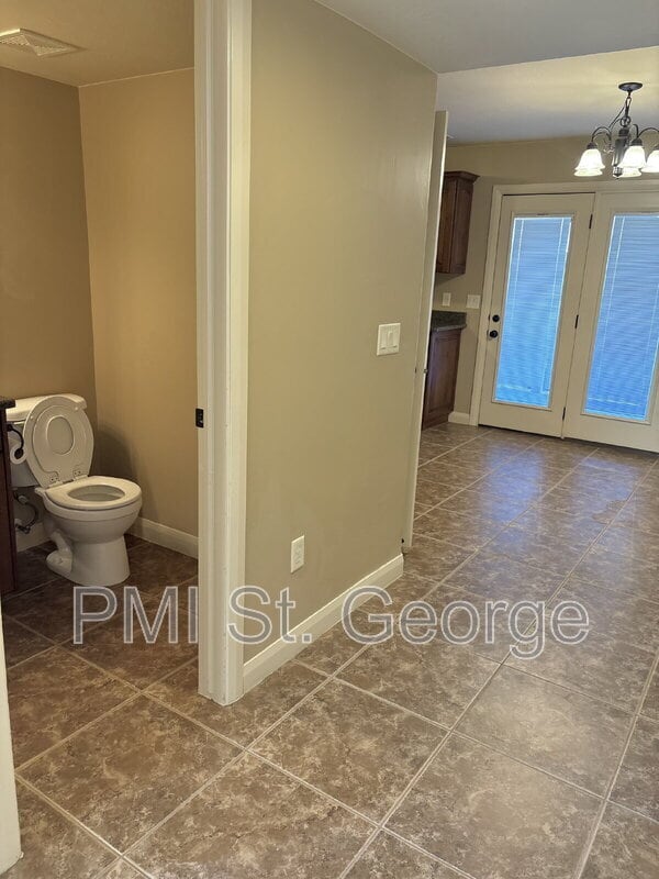 Building Photo - 340 1425 N St