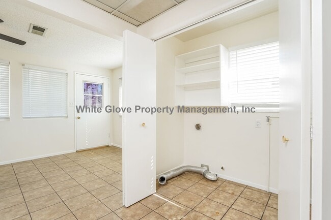 Building Photo - 2 Bedroom Torrance Home