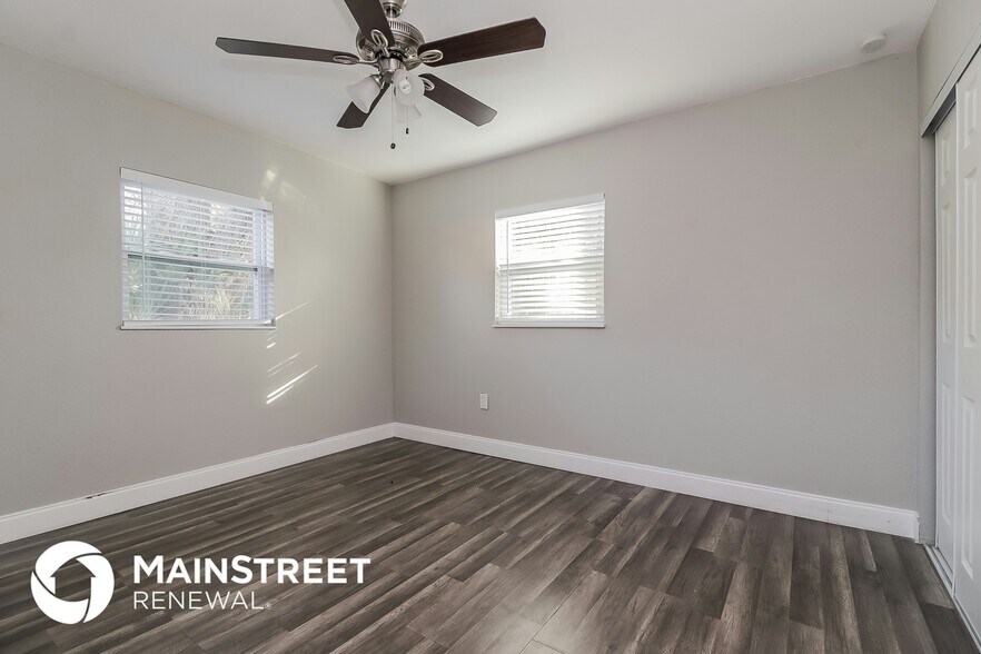 Building Photo - 2121 Camellia Dr