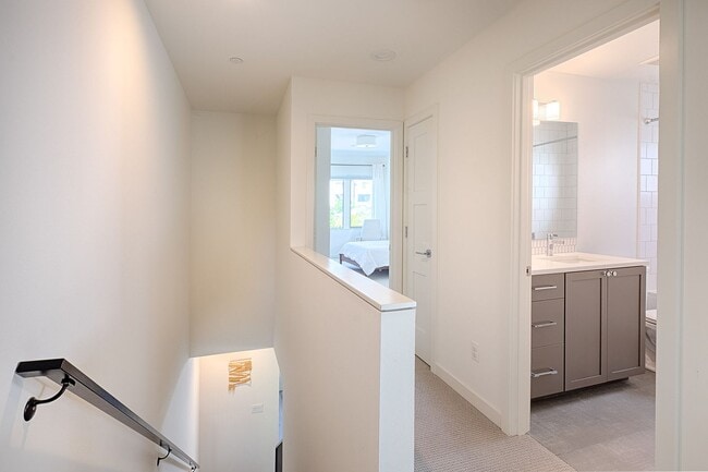 Building Photo - Impeccable Designer Townhome