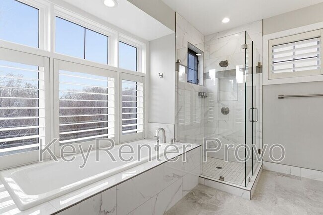 Building Photo - 5069 N River Park Way