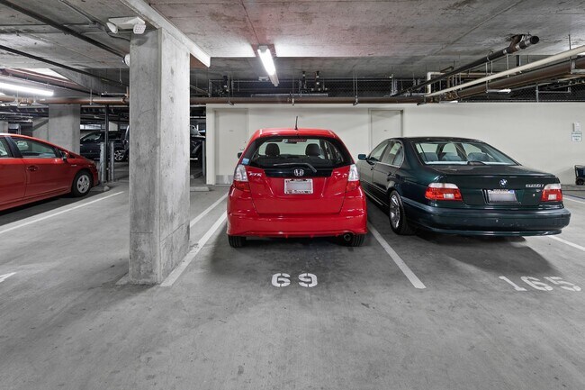 Building Photo - Modern West-Facing Condo with Spectacular Views and Prime Location in Hillcrest, San Diego