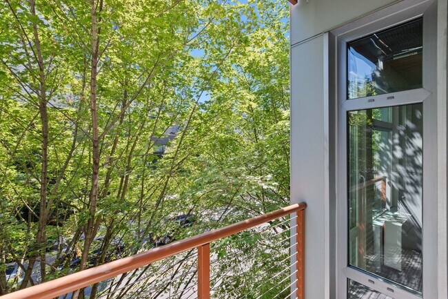 Building Photo - Modern Air Conditioned South Lake Union Loft